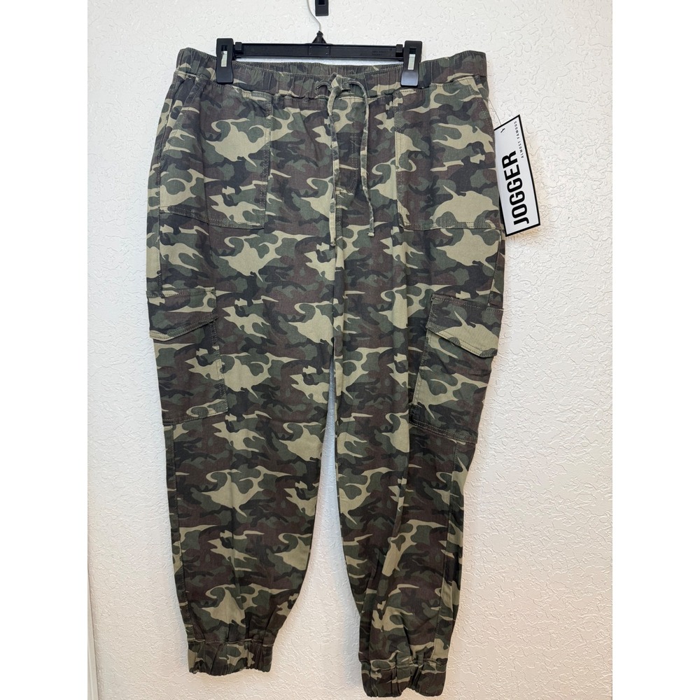 Almost Famous Womens Camo Cargo Jogger Pants Green Plus Size 2X NWT
